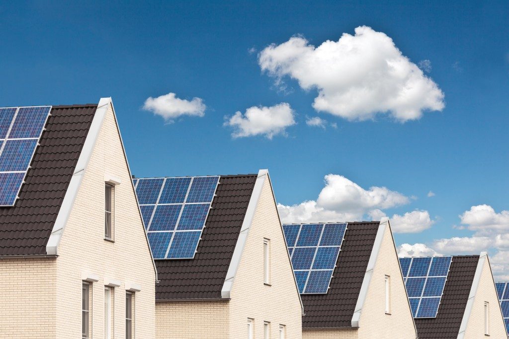homes with solar panel roofings