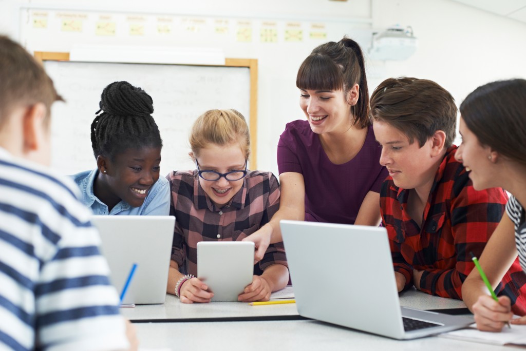 teens studying together