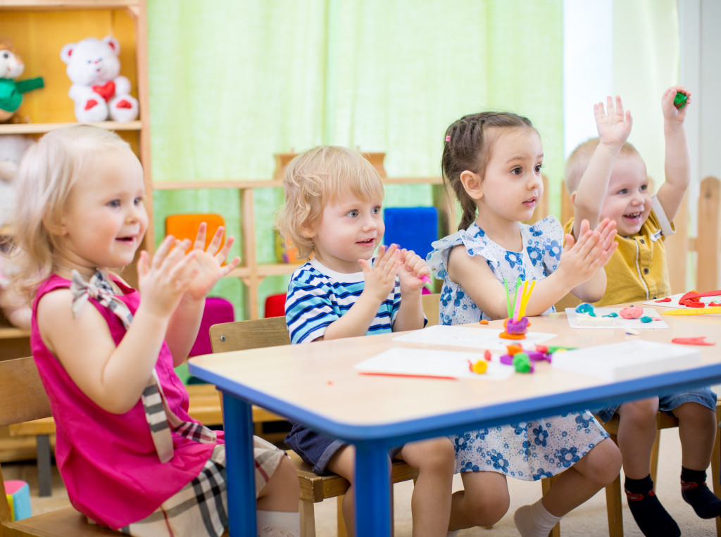 children doing arts and crafts