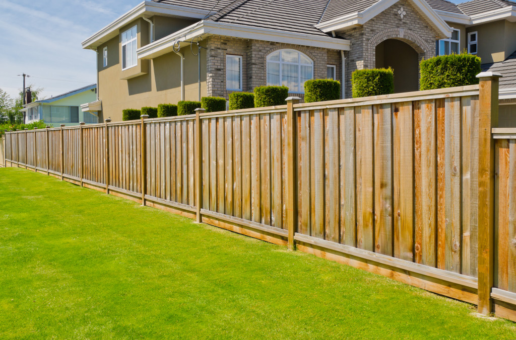 a house that's fenced all around its vicinity