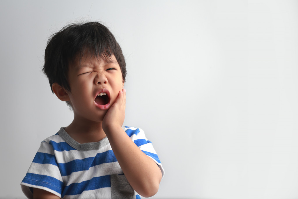 young boy with mouth pain 