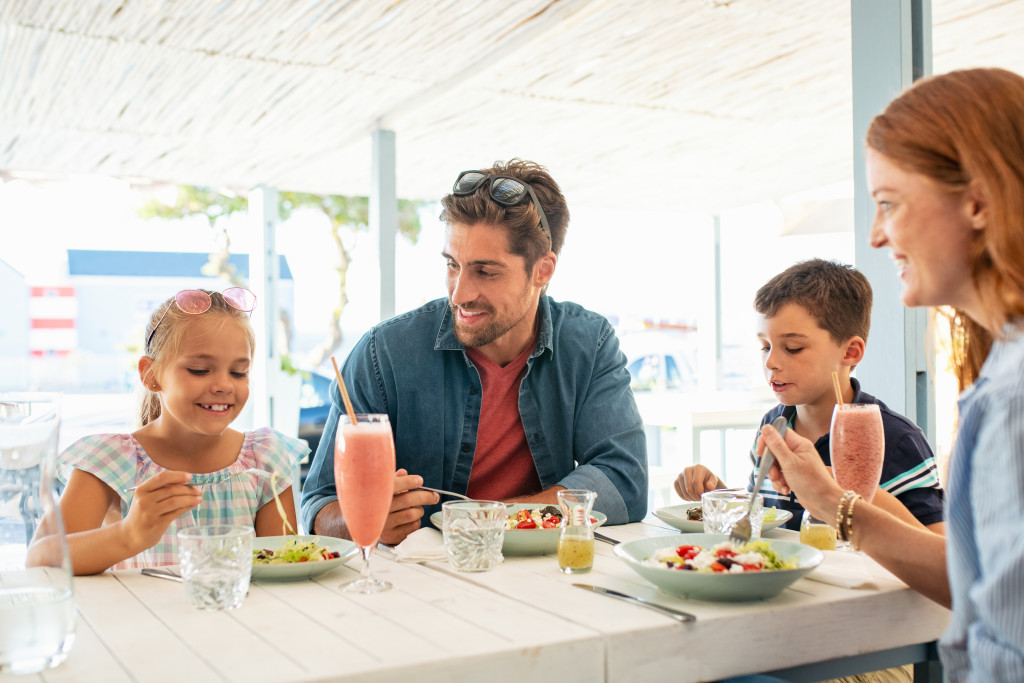 family eating healthy meals