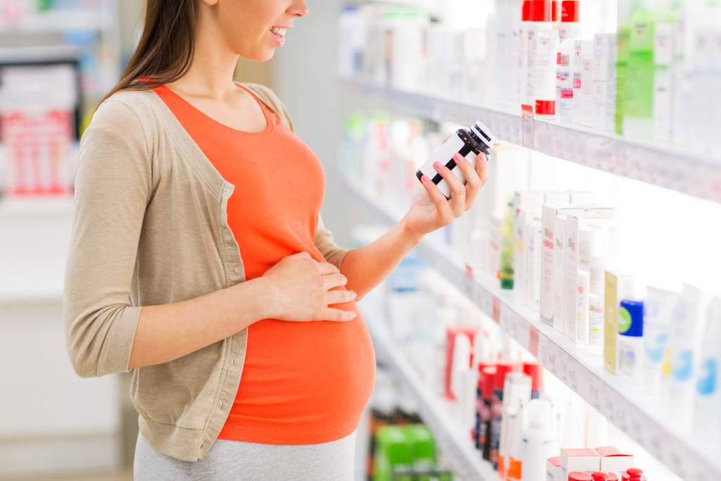 pregnant shopper looking for vitamins